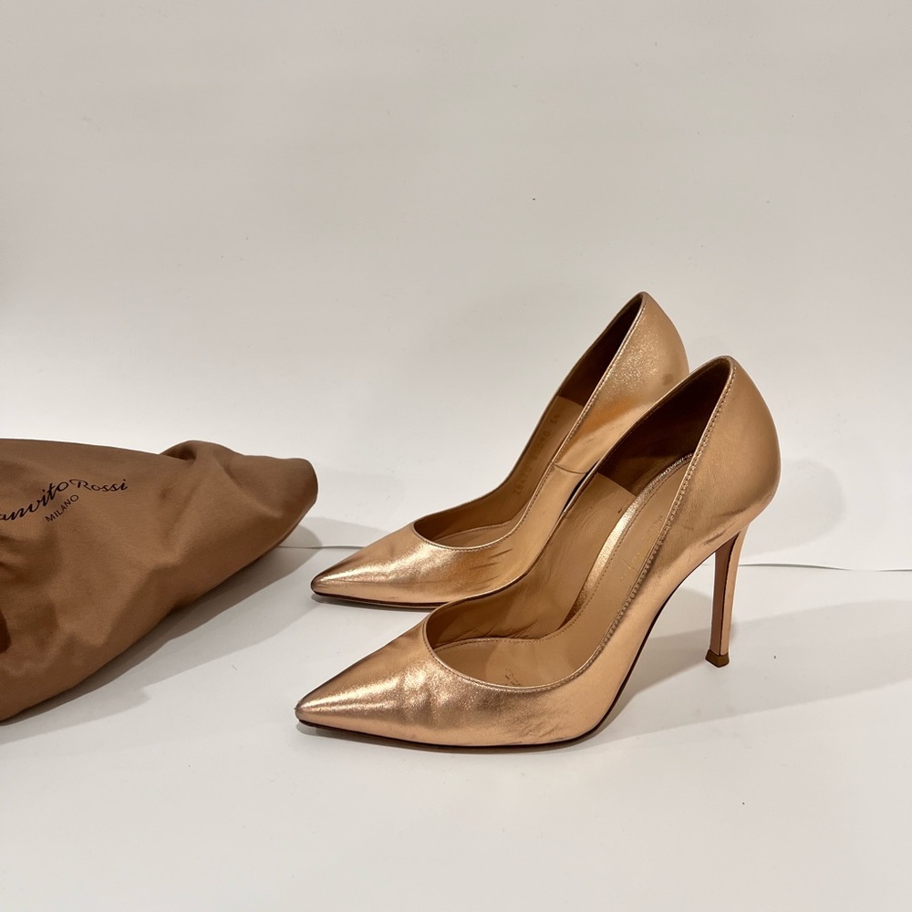 Gianvito Rossi rose gold pumps size 36